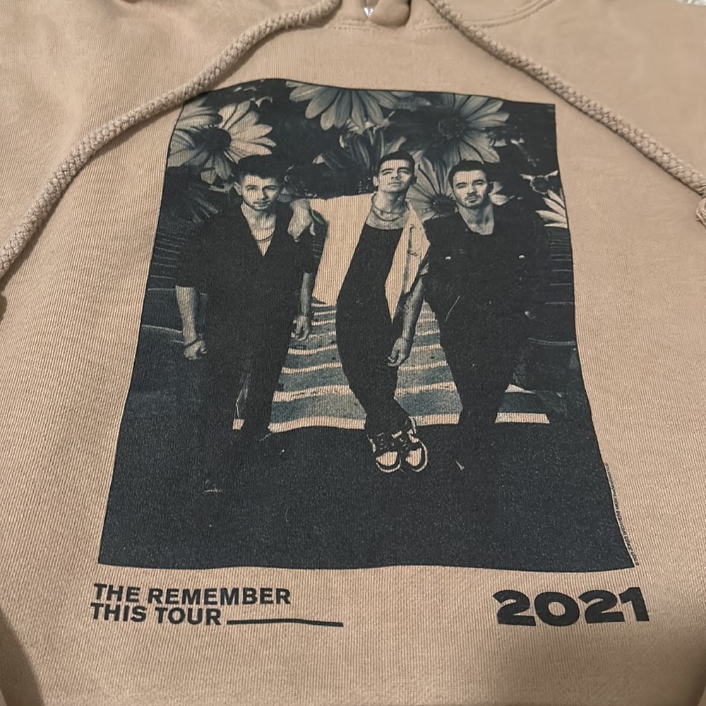 Jonas Brothers Remember This Tour 2021 Merch Sweatshirt Hoodie - Picture 2 of 5